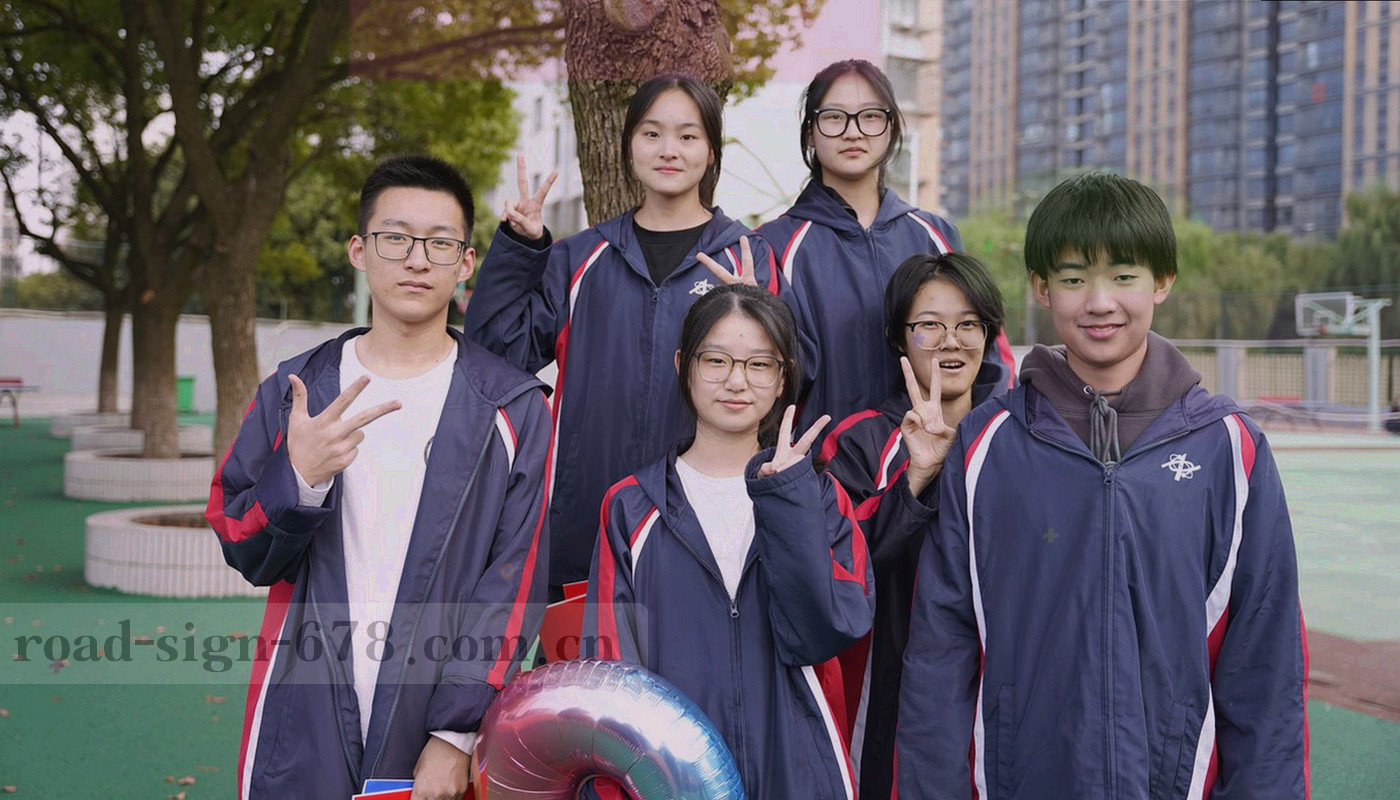 由数字构成的路牌样式价目视觉，数字用等宽字体放大